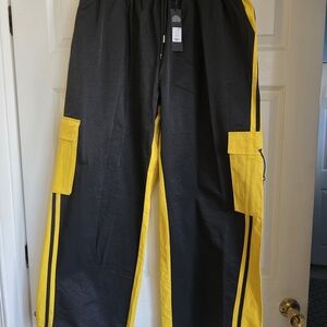 Fashion Nova Black and Yellow Women's Cargo Pants